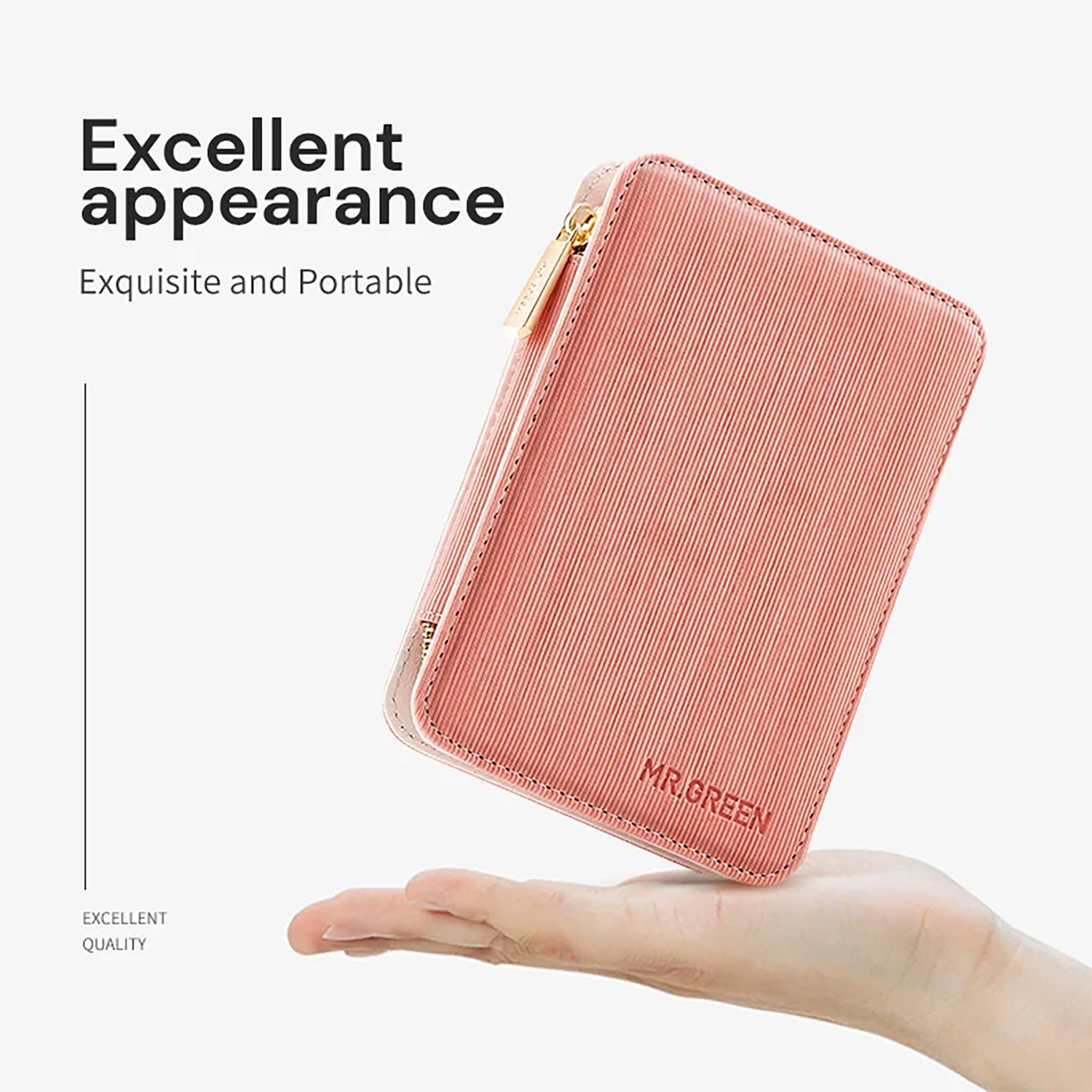 Étui rose MR.GREEN pour coffret manucure, zip doré, design texturé portable tenu au-dessus d’une main.