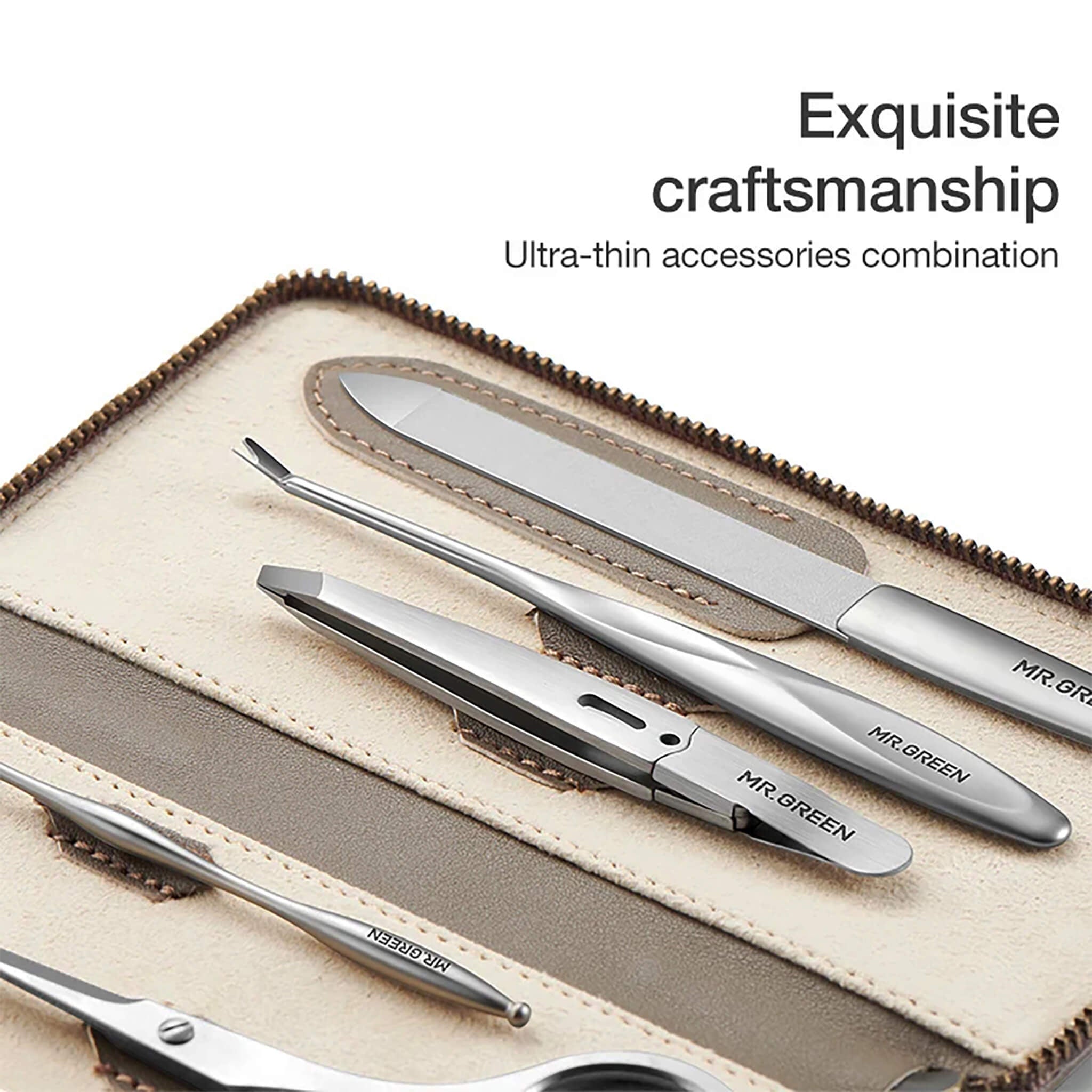 Gros plan du coffret MR.GREEN : outils de manucure ultra-fins en acier inoxydable dans un étui en cuir beige, finition haut de gamme.