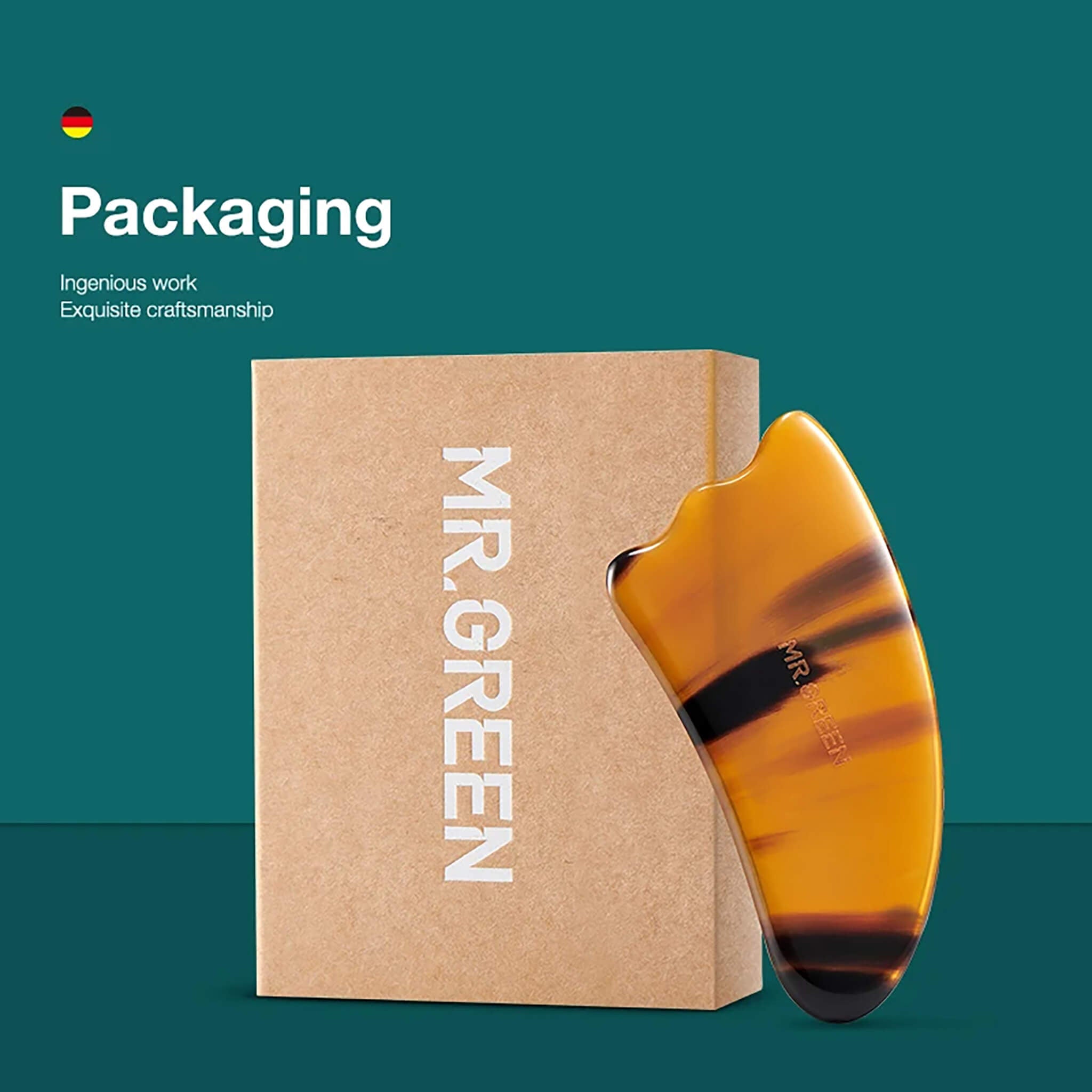 Gua sha MR.GREEN in corno di bue con bordi lisci e profilo ergonomico per massaggio di viso, collo e corpo.