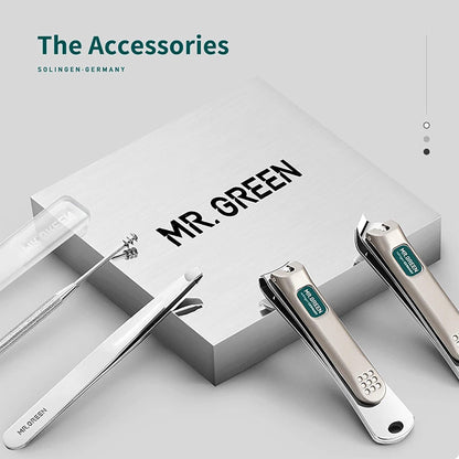 Acessórios MR.GREEN em aço inox: dois corta-unhas, pinça, empurrador/limpador e lixa de vidro com capa