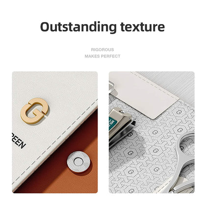 Detalhe do estojo MR.GREEN bicolor com logotipo G dourado, botão de pressão e forro estampado; acabamento premium com inox.