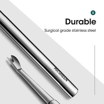 Repousse-cuticules MR.GREEN en acier inox chirurgical, pointe en U et manche poli; gros plan produit fond blanc.